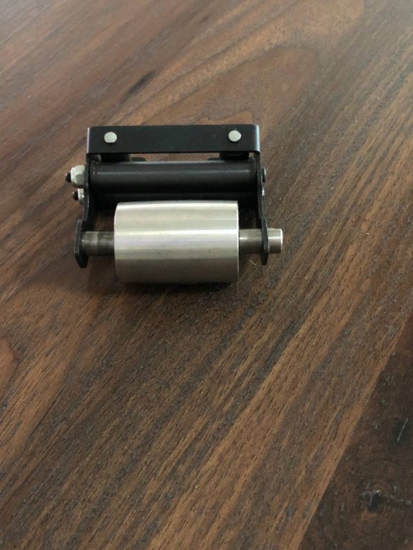 SM102 ROLLER WITH BRACKET